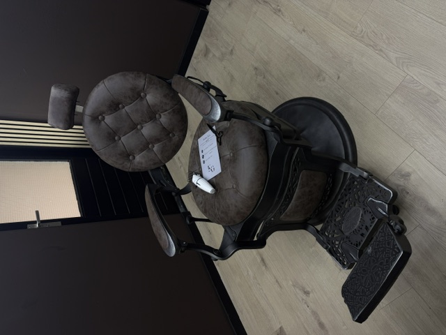 Klassieke barberstoel bij KO Barbershop